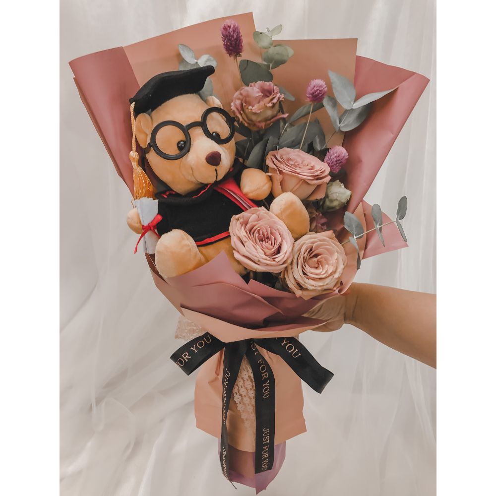 Graduation bear hot sale bouquet